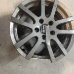 Poškodovan- odtrgan rob