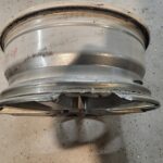 Poškodovan- odtrgan rob (2)