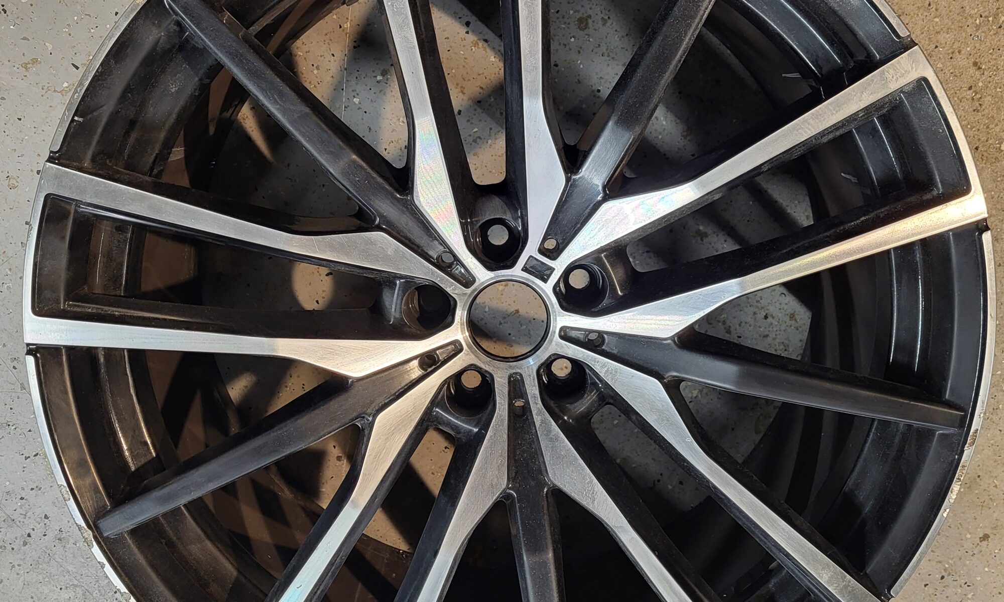 Varjenje alu platišč Varjenje felten Varjenje avtomobilskih koles Rezkanje alu platišč Rezkanje felten Rezkanje avtomobilskih koles Popravilo alu platišč Popravilo felten Popravilo avtomobilskih koles Struženje distančnikov Struženje pesta Struženje peste Struženje pest Rezkanje pest